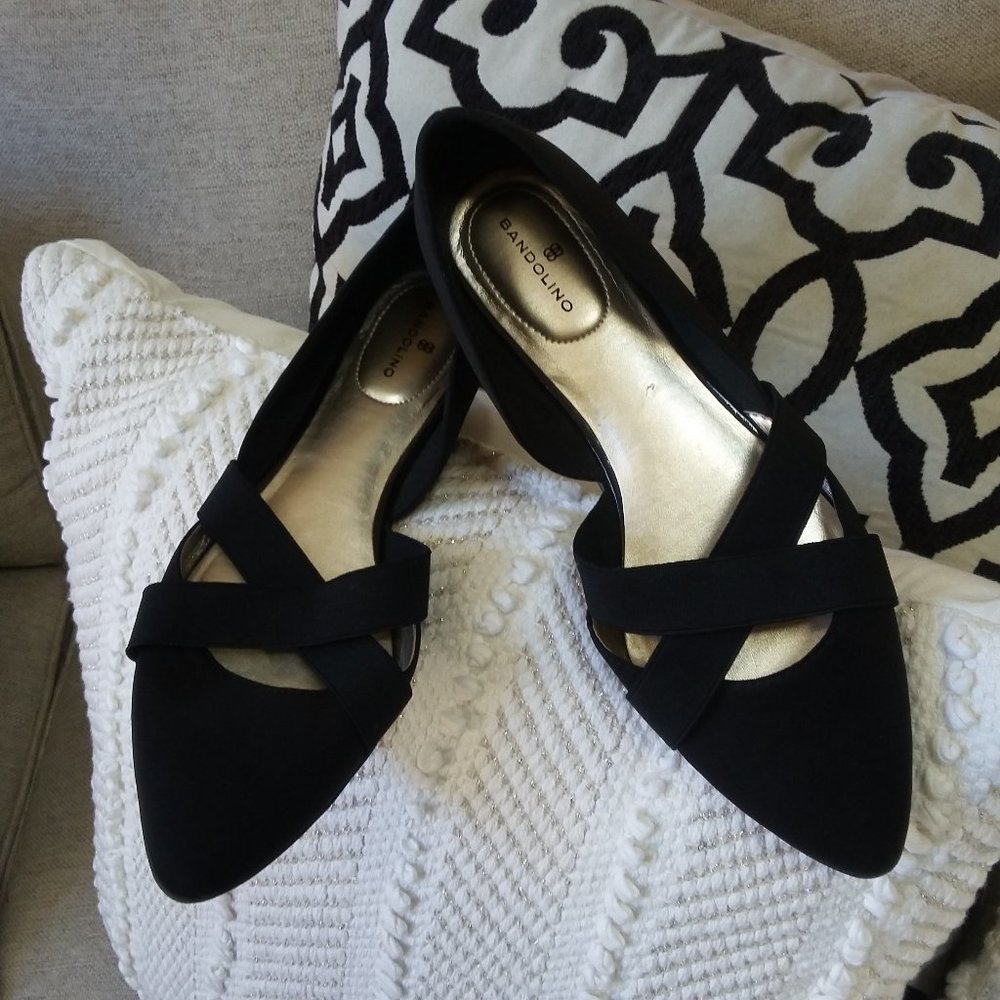 Bandolino Black Pointed Toe Flats with Crisscross Straps and Metallic Insole
